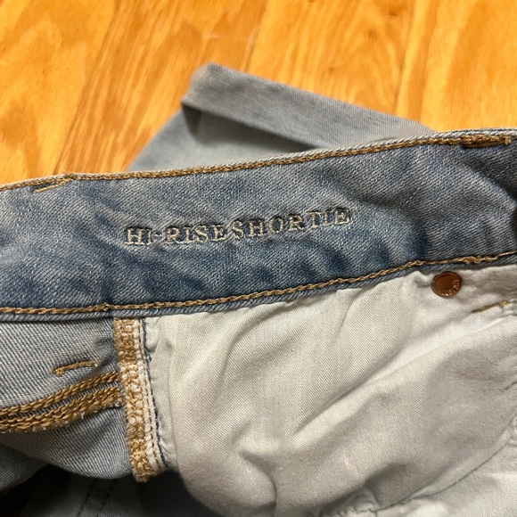 American Eagle Light-Wash Denim Shorts - Picture 3 of 5